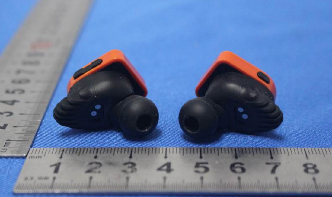Louis Vuitton Slaps Own Branding on Master & Dynamic MW07 Wireless Earbuds (Updated)