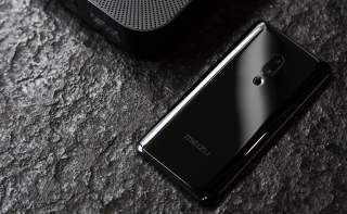 Are You Ready for Phones With No Buttons, Ports, or Holes?