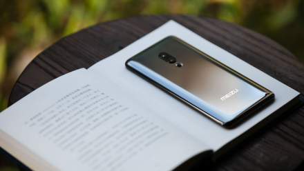 Meizu’s Holeless Phone of the Future Hits Indiegogo for $1299