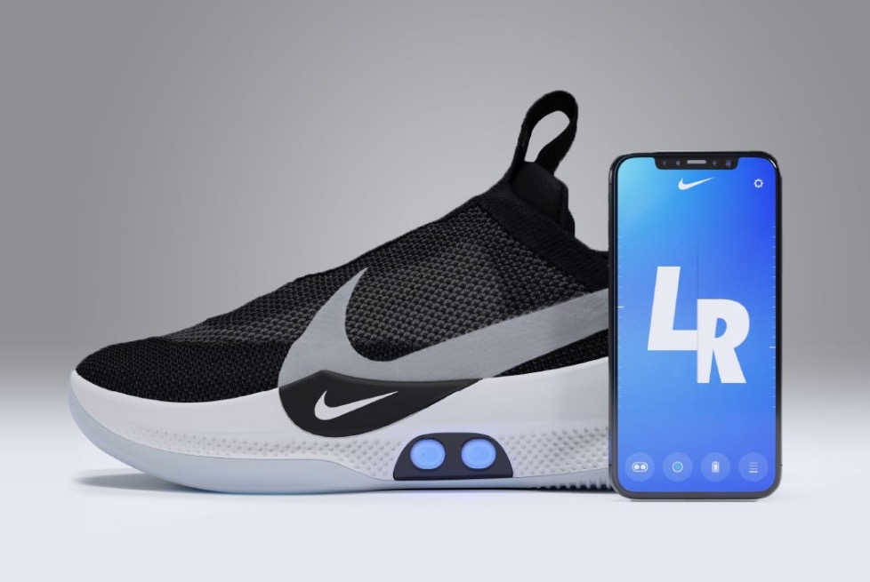 BB Shoes Self-Lace, Wirelessly Charge 