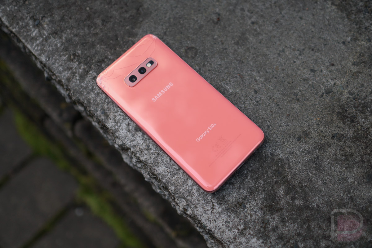 Samsung Galaxy S10e review: The small wonder