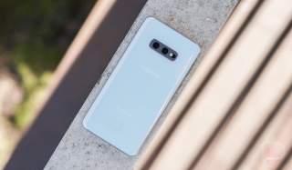 DEAL: Samsung Will Still Give You $200 Off the Galaxy S10 for Trading in Any Smartphone