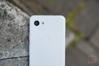 I Keep Grabbing the Pixel 3a Because It’s Plastic