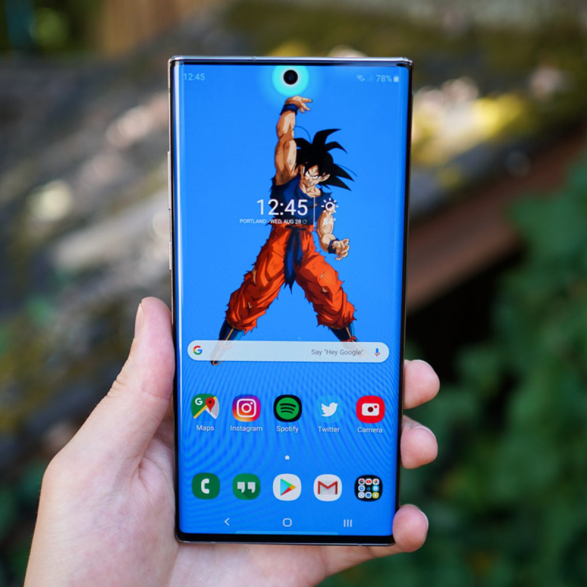 Galaxy Note 10 cutout wallpapers section live on the Galaxy Store   SamMobile