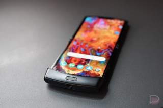 Android 10 Update Finally Ready for $1,500 Motorola Razr (Updated)