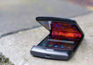 Updated Moto Razr Spotted in Photo, Comes With 5G