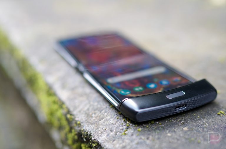 Motorola's Razr is a Deeply Unpleasant Phone to Use