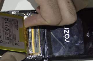 $1500 Foldable Moto Razr Gets Torn Down, Put Back Together in Video