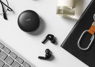 LG’s New Wireless Earbuds Get Cleaned With UV While Charging