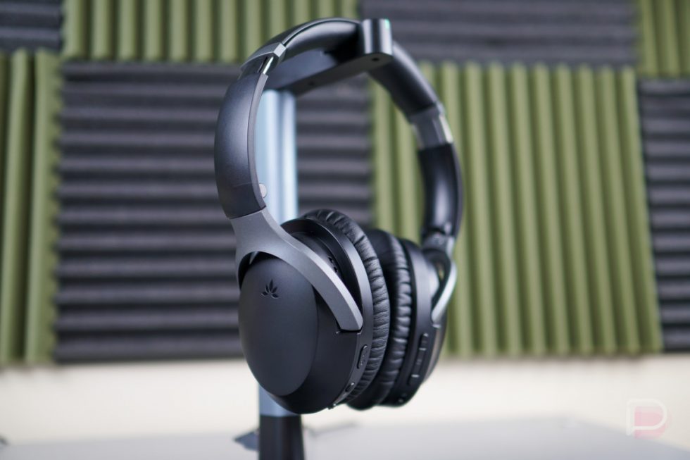 WFH Goals: Avantree Headphones Offer ANC, Dope Charging Stand at $135
