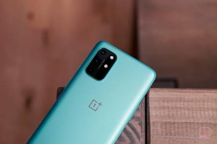 OnePlus 8T Update Optimizes and Improves a Lot of Stuff