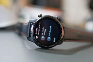 “OK, Google” has Been Broken on Wear OS for a Long Time, Mmmhmm (Updated: Fixed)