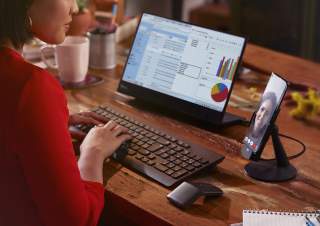 Motorola’s Android 11 Update for Edge+ has a Bonus Desktop Mode