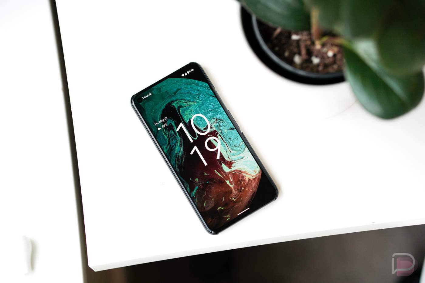Android 12’s Big Lock Screen Clock is My Favorite New Thing