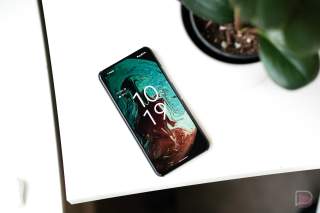 Android 12’s Big Lock Screen Clock is My Favorite New Thing