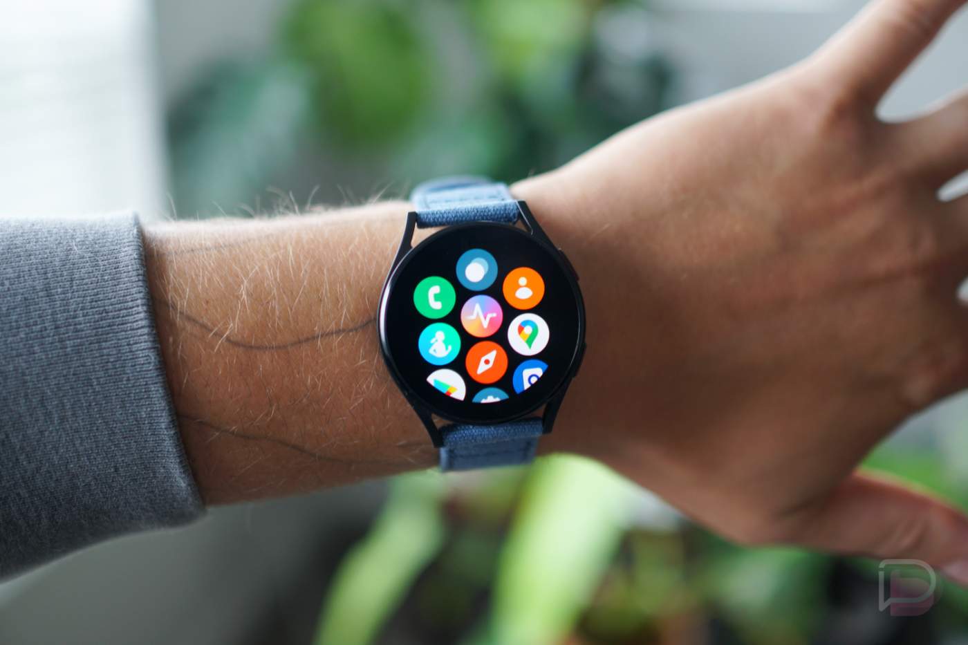 Galaxy Watch 4 is $50 Off Again, Plus You Get a Free $10 Gift Card