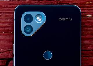 OSOM Shows Off First Phone, Brings Back All the Essential Phone Vibes