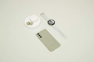 Galaxy S21 FE Now Available for $699, Comes With Free Galaxy Buds Live