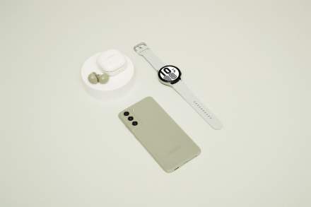 Galaxy S21 FE Now Available for $699, Comes With Free Galaxy Buds Live