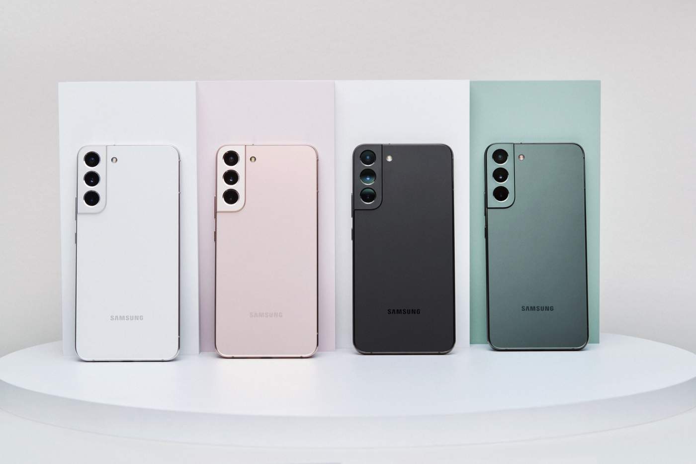 You are Trying to Pre-Order a Galaxy S22, But Samsung’s Store is Super Busted