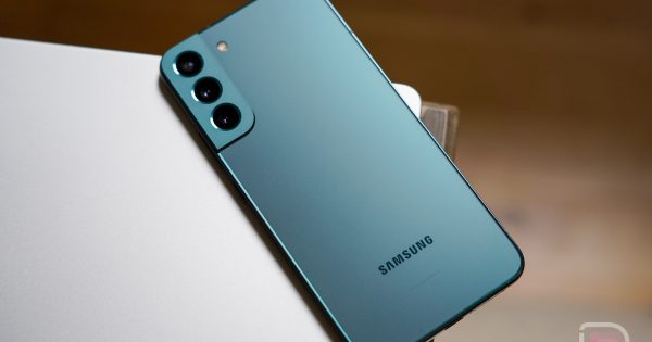 Galaxy S22's Big Camera Update for June Arrived - Vimarsana News
