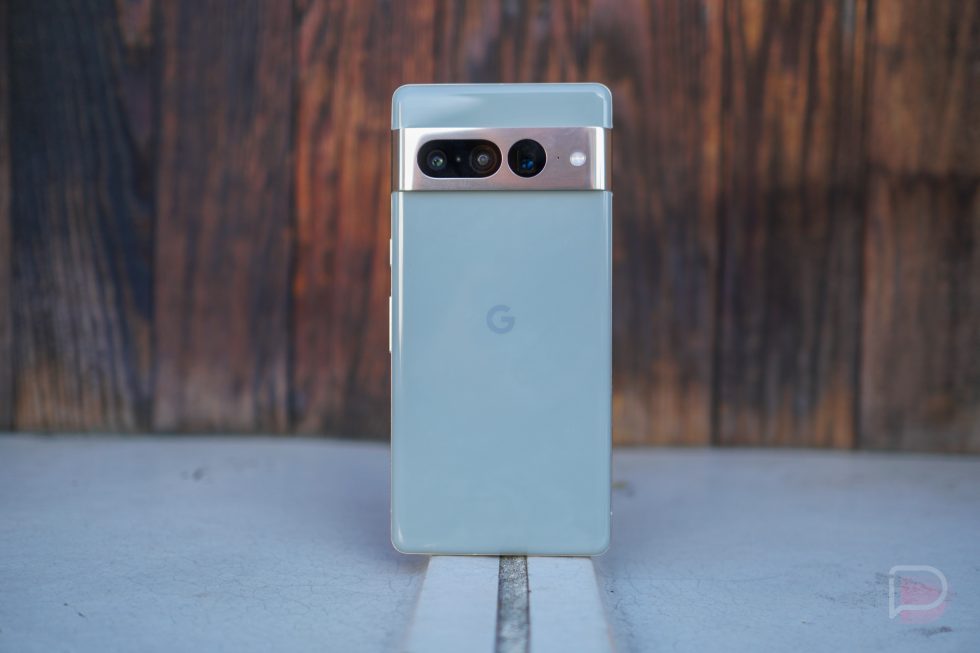 Google Pixel 7, Pixel 7 Pro review: Stellar phones set back by limited  storage