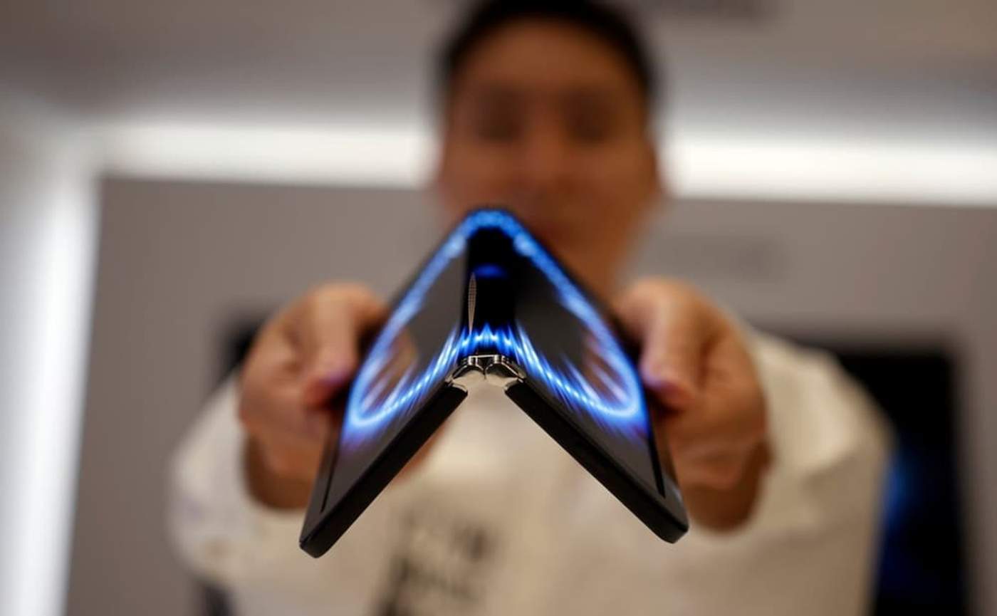 LG Unveils Display You Can Fold Forward AND Backward