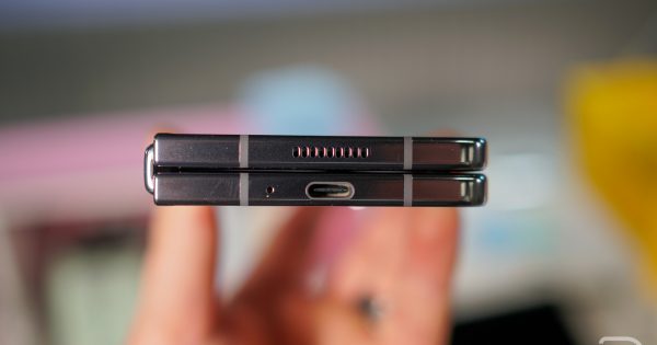 Samsung Indeed Working to Bring Dust Resistance to Foldables - Vimarsana News