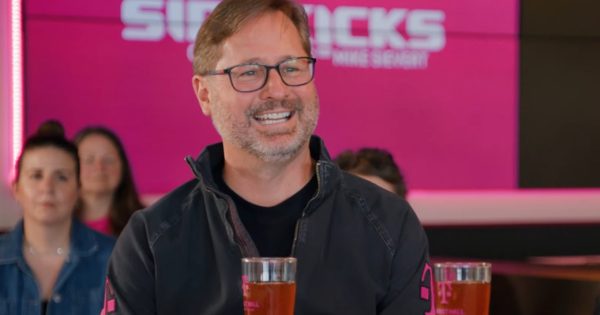 T-Mobile در حال خرید تلفن همراه از ایالات متحده به قیمت ۴٫۴ میلیارد دلار T-Mobile در حال خرید تلفن همراه از ایالات متحده به قیمت ۴٫۴ میلیارد دلار