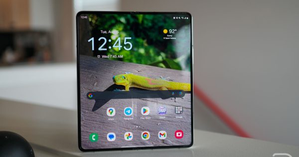Samsung Foldable را با ۳۰۰ دلار تخفیف بخرید، پول رایگان دریافت کنید Samsung Foldable را با ۳۰۰ دلار تخفیف بخرید، پول رایگان دریافت کنید