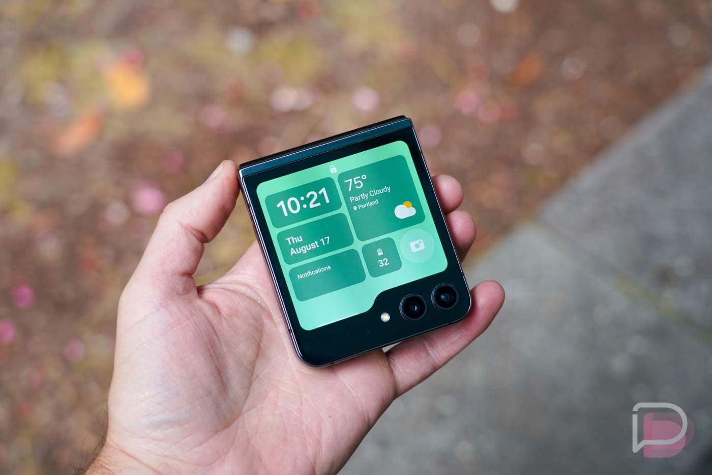 Samsung Knocks Up to $785 Off Galaxy Z Flip 5 in Discover Deal (10% Off, $600 Trade, More)