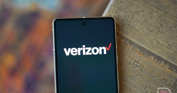 Verizon تخفیف پرداخت خودکار را تا ۵۰٪ در طرح های قدیمی کاهش می دهد Verizon تخفیف پرداخت خودکار را تا ۵۰٪ در طرح های قدیمی کاهش می دهد