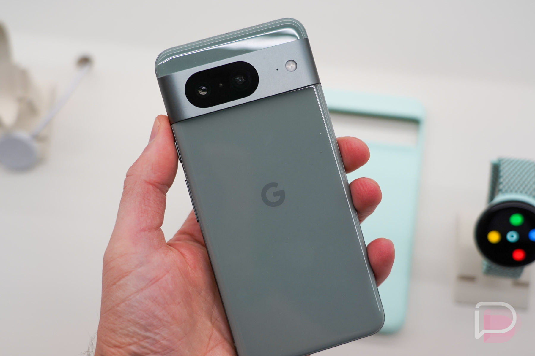 Google Pixel 8 and Pixel 8 Pro hands-on: Generative AI and a temperature  sensor on your phone