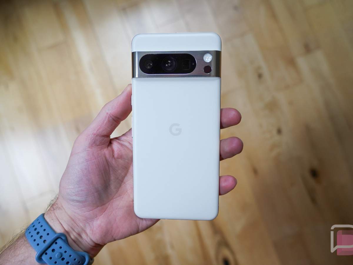 Pixel 8 Pro Slides $375 Off in Lowest Price Ever
