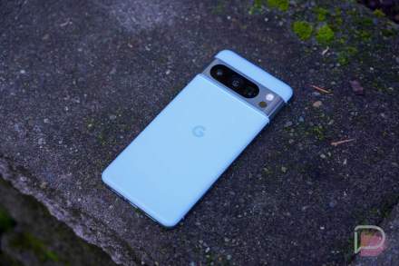 If You Saw Pink on Your Pixel 8 Pro Display, It’ll Be Fixed Soon