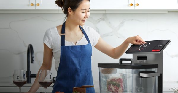 ایستگاه Sous Vide تایفور ممکن است مرا وادار کند تا در نهایت آشپزی در آب را امتحان کنم ایستگاه Sous Vide تایفور ممکن است مرا وادار کند تا در نهایت آشپزی در آب را امتحان کنم