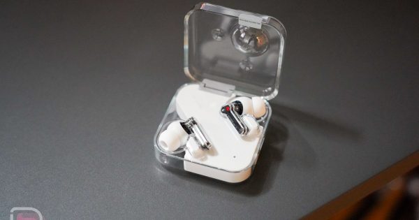 هیچ چیز برای اعلام هیچ چیز گوش و گوش (a) Earbuds