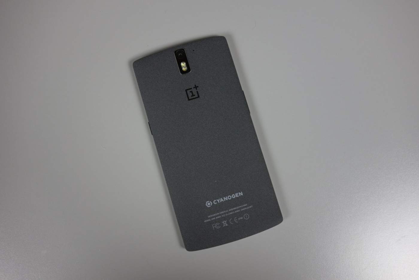 #TBT: 10 Years Ago This Week, We Unboxed OnePlus One in Sandstone