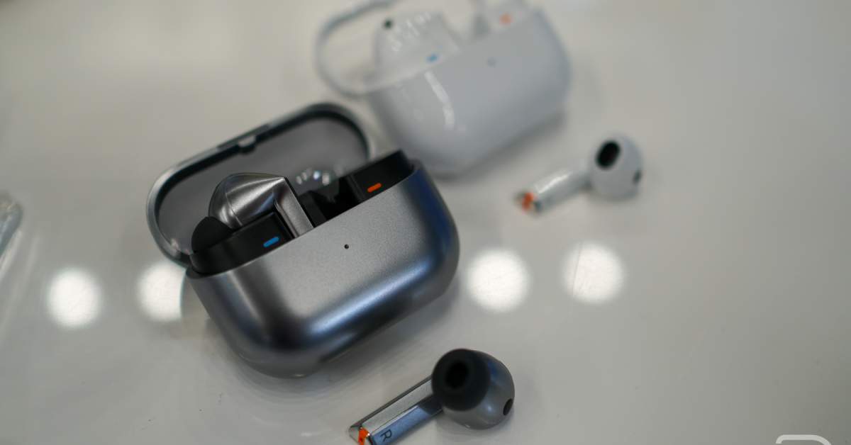 Galaxy Buds3 Pro　シルバー Samsung Galaxy Buds3 Pro Earset, Adaptive Noise Cancellation, 360