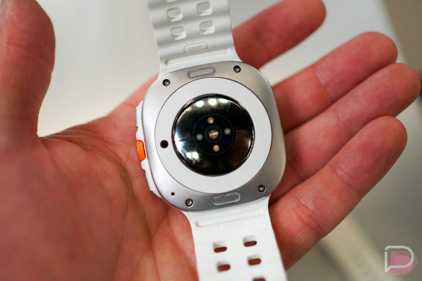 Galaxy Watch Ultra Has New Charger You’ll Need to Use, No Wireless Power Sharing