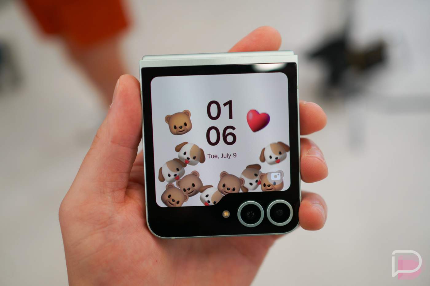 DEAL: Galaxy Z Flip 6 Down to $249 ($850 Off), $300 Off Even With No Trade-in