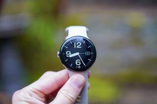 Here’s the Pixel Watch 4 in 2 Sizes and Its New Charger