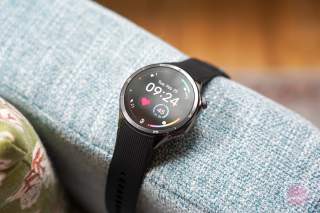 OnePlus Hears You, Person With Small Wrists; Company Working on Smaller Watch