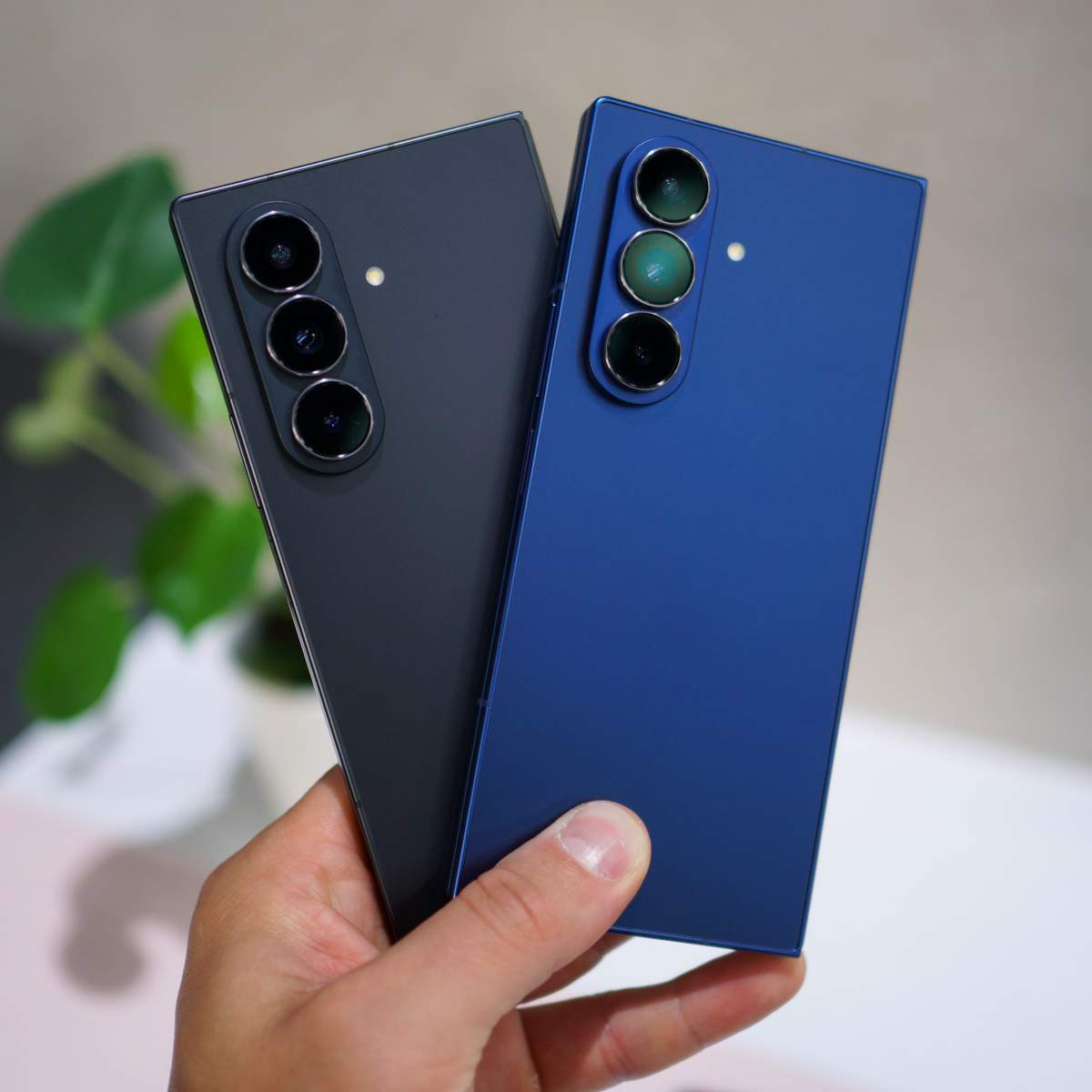 美品 Samsung Galaxy Z Fold 7　SCG34 Amazon.com: Samsung Galaxy Z Fold7 Cell Phone, 256GB AI Smartphone