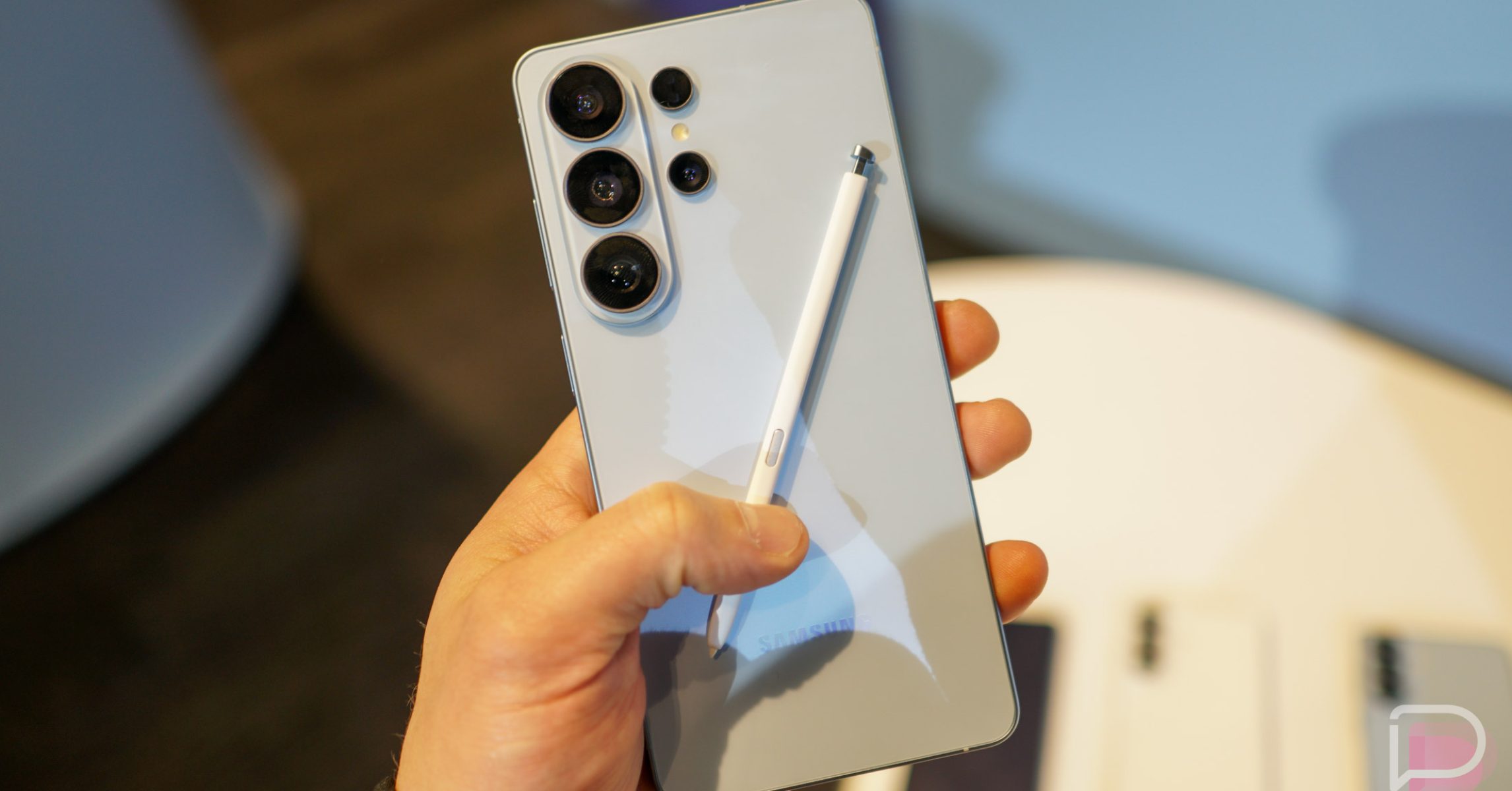 Galaxy S26 Ultra Doesn't Have Built-in Qi2 Magnets