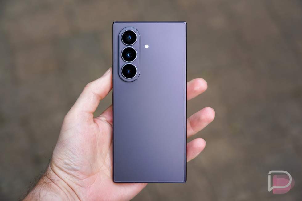 Galaxy Z Fold 8 Ultra Review - in hand, feel, size