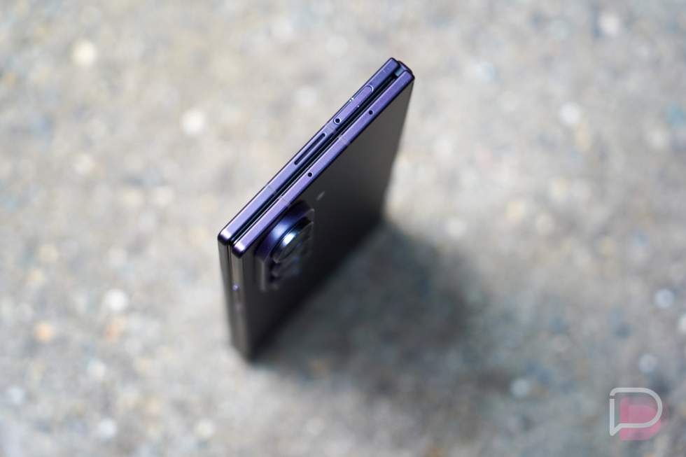 Galaxy Z Fold 8 Ultra - SIM slot, eSIM support