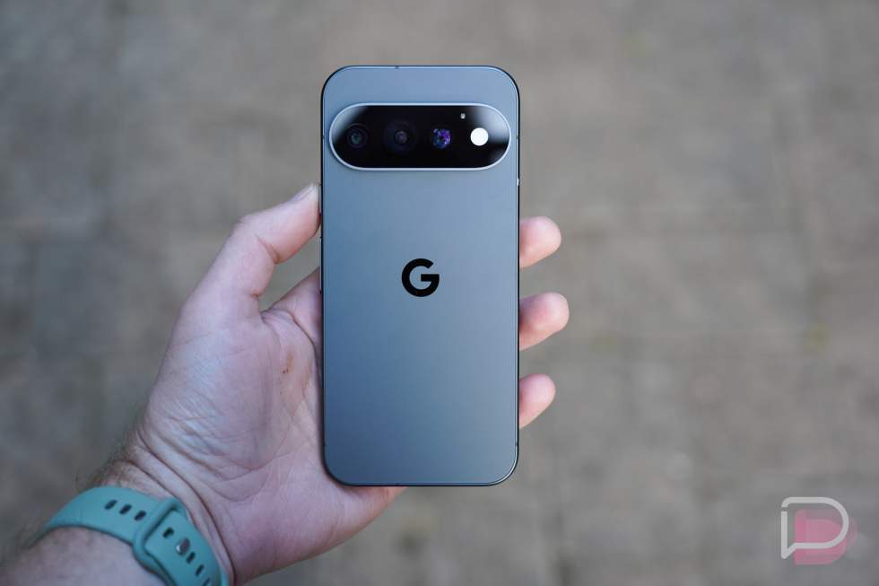 Pixel 11 Pro - Pixel 11 Pro XL - in hand size