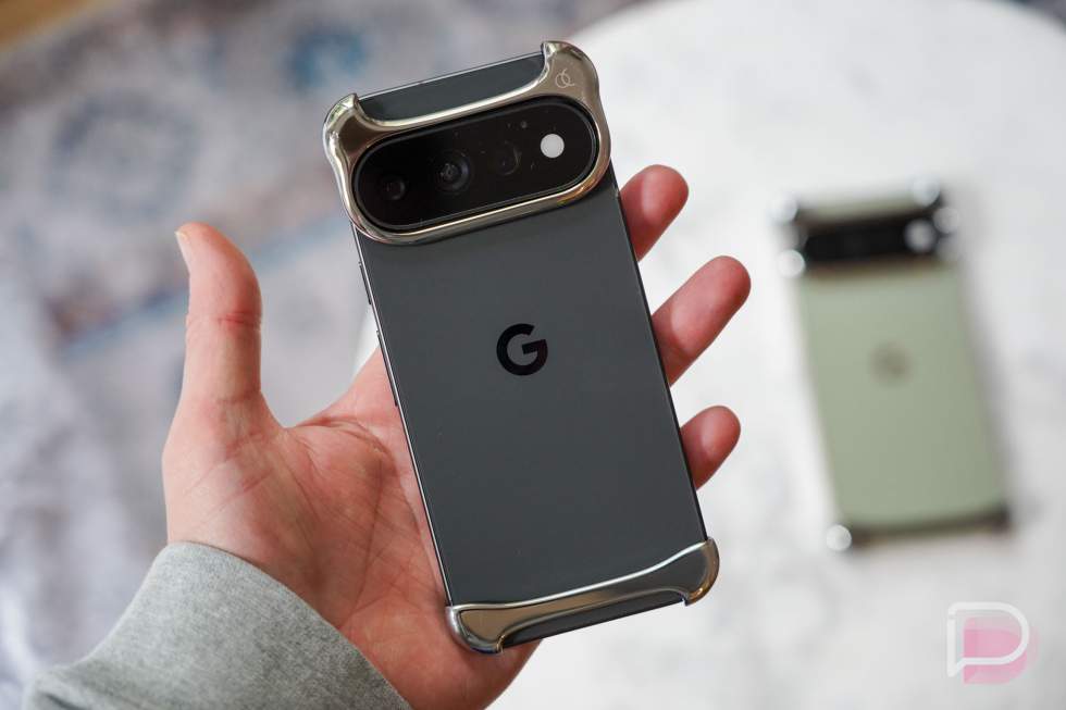 Arc Pulse Pixel 11 Pro - in-hand feel and design