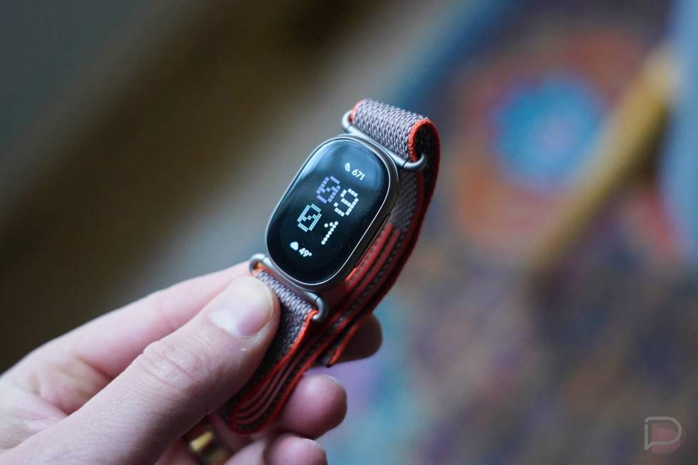 Fitbit Edge review, specs, pros and cons